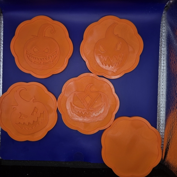 Jack-o'-lantern Coasters With Pumpkin Holder - Picture 5 of 8